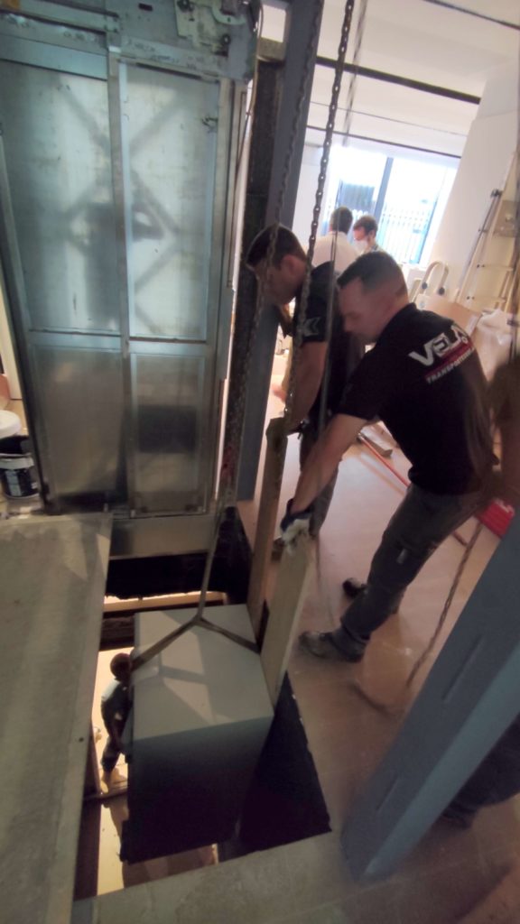  Trasladar Maquinara Pesada Por Hueco Del Ascensor Transportes Vela