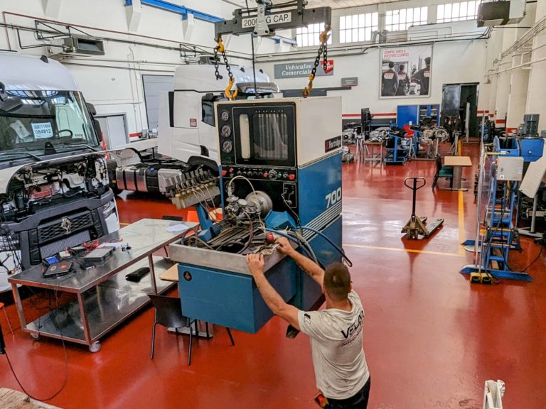 Transporte de maquinaria de taller mecánico en Madrid