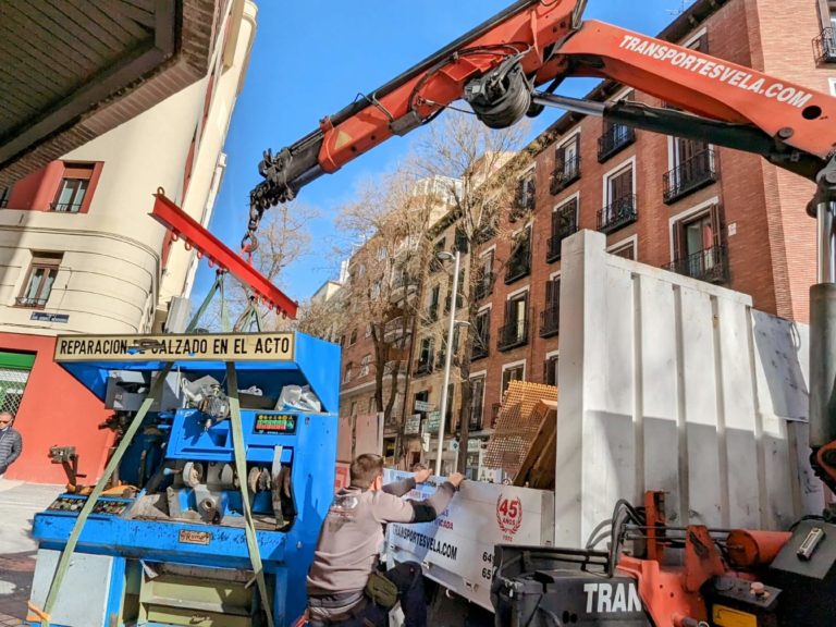 Transporte de maquinaria de calzado en Madrid