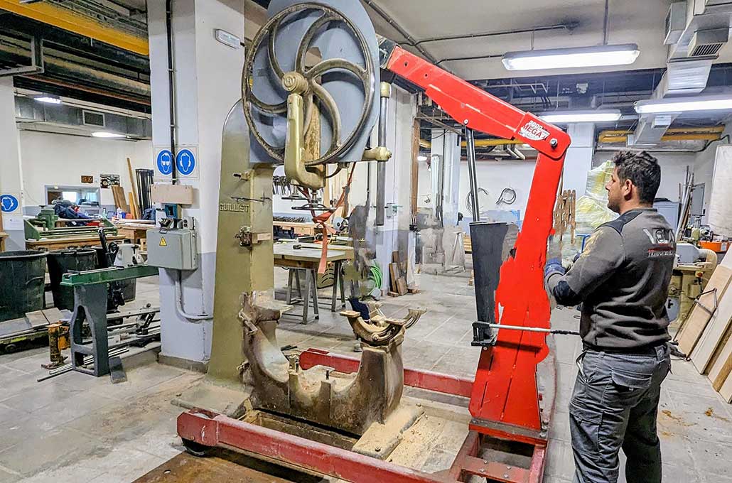 Desguazar y retirar máquinas pesadas de corte continuo en Madrid