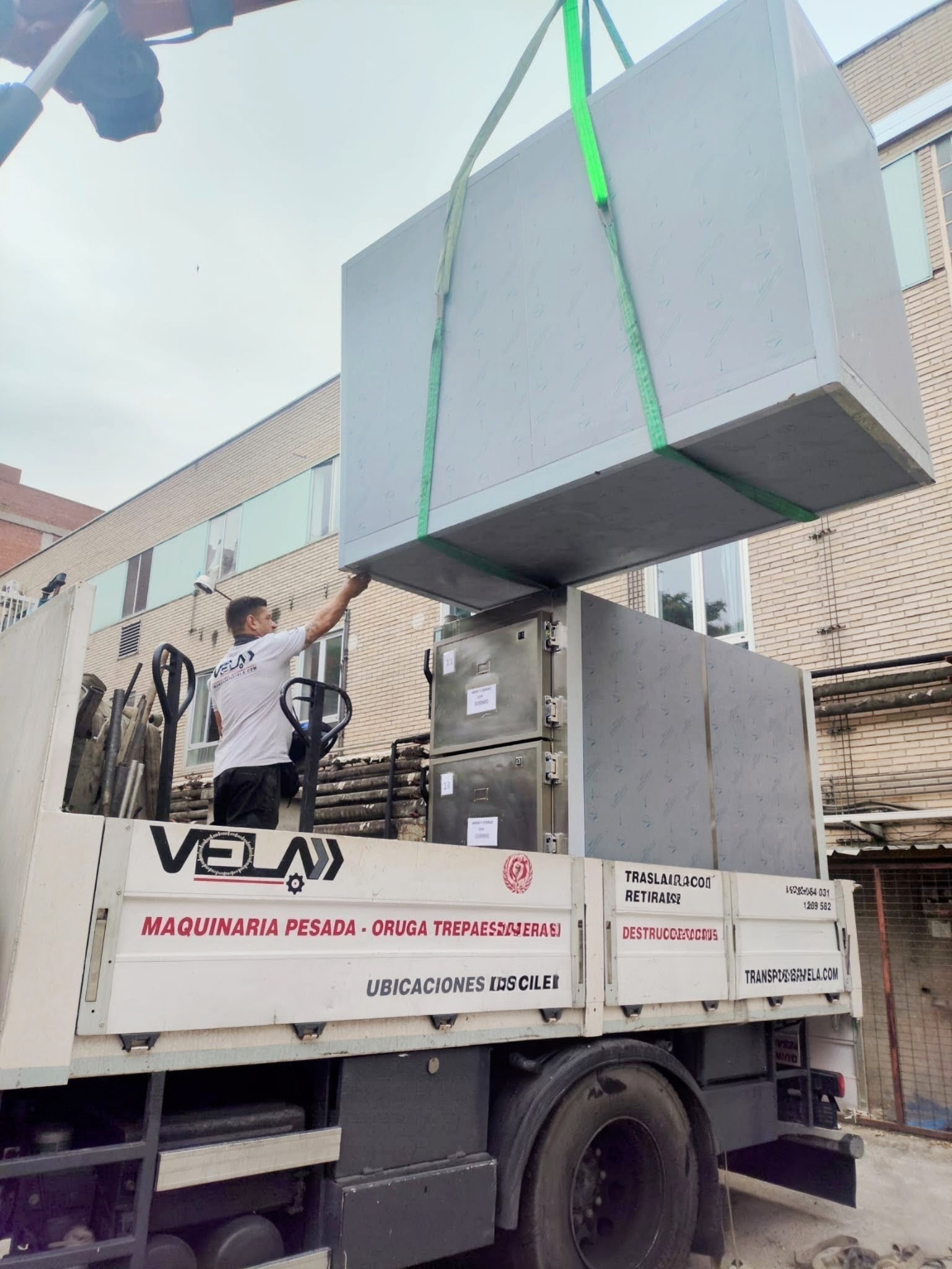 Transporte e instalación de cámaras frigoríficas mortuorias en hospitales de Madrid