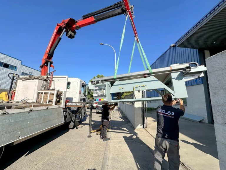 Transporte e instalación de impresora industrial Océ Arizona 318 GL en Madrid