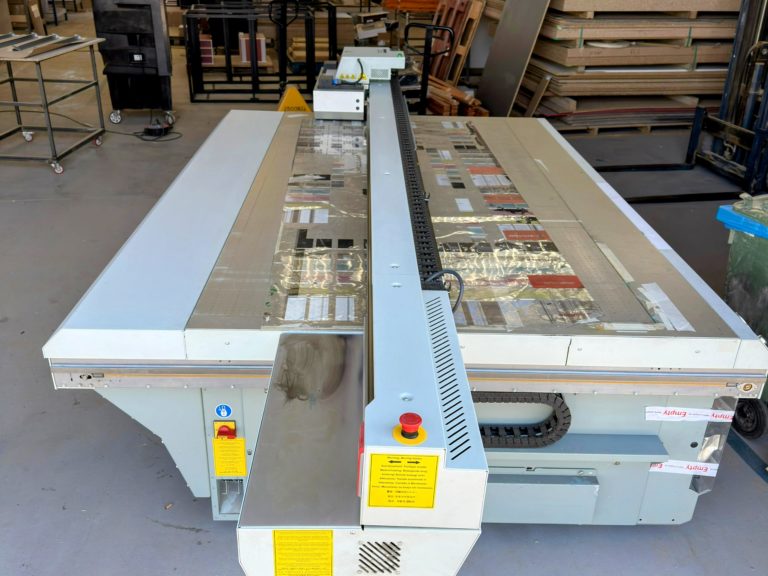 Transporte e instalación de impresora industrial Océ Arizona 318 GL en Madrid