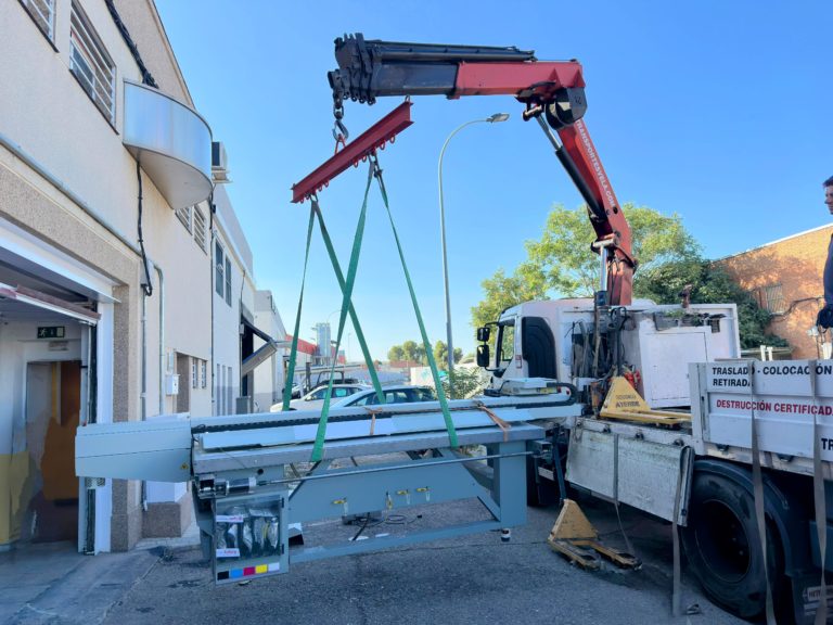 Transporte e instalación de impresora industrial Océ Arizona 318 GL en Madrid