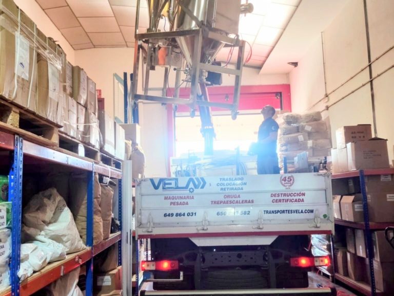 Transporte de maquinaria alimentaria para envasado de té en Madrid