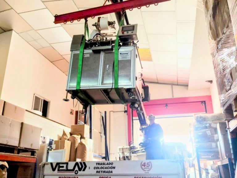 Transporte de maquinaria alimentaria para envasado de té en Madrid