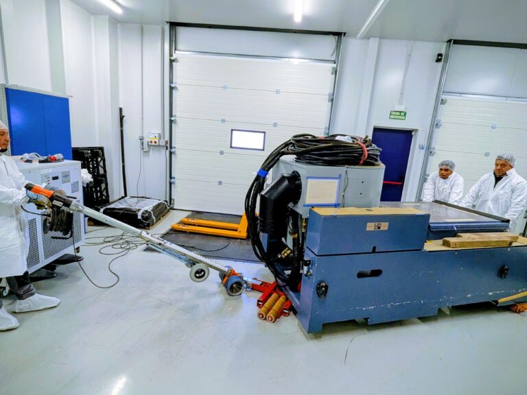 Transporte y ubicación de shaker de laboratorio en Madrid