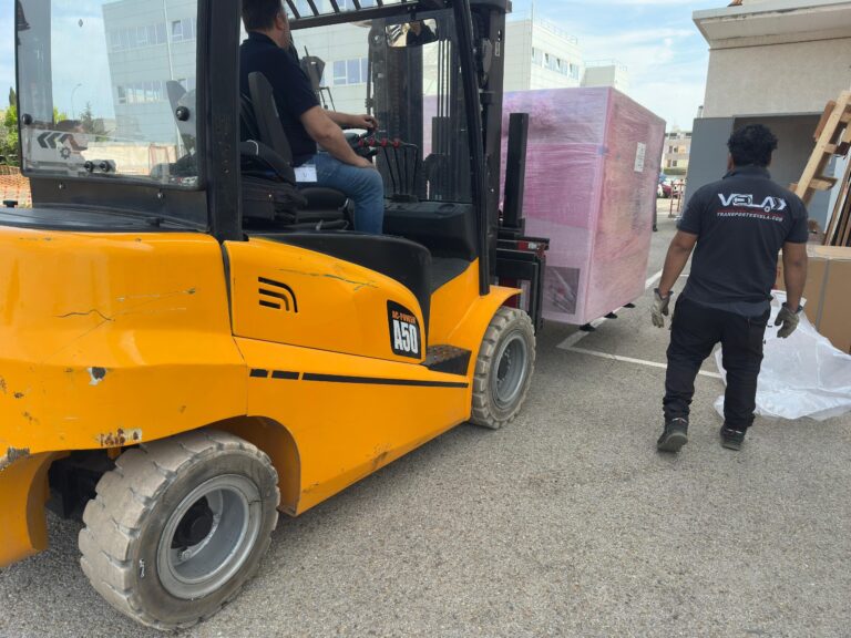 Traslado de equipo de rayos X de 3000 kg en Madrid