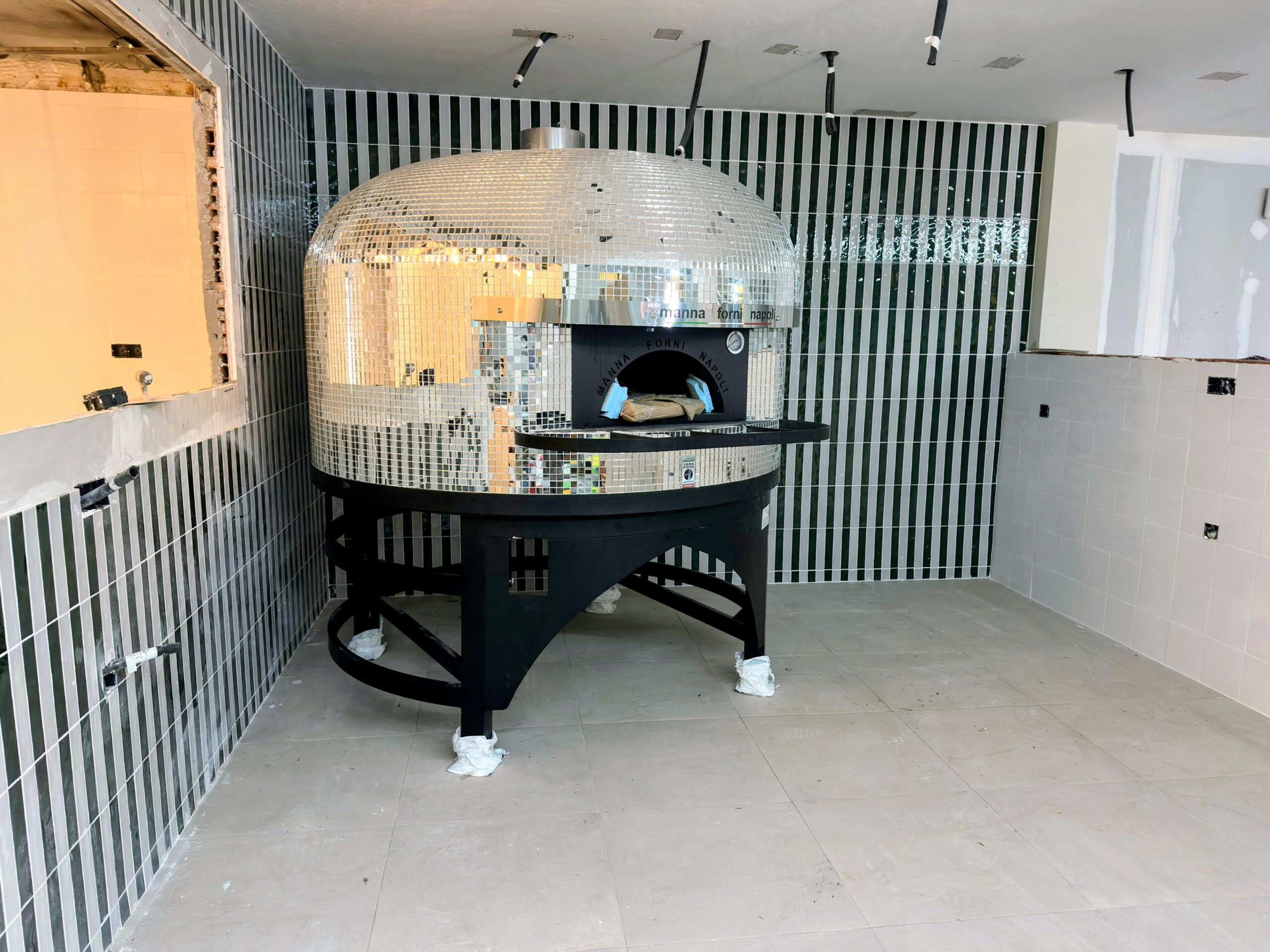 Ubicación de hornos de leña de 3000 kg para pizzerías y restaurantes