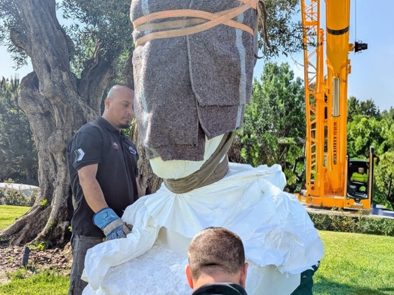 Instalación de esculturas y estatuas en Madrid para viviendas VIP, jardines y espacios exteriores